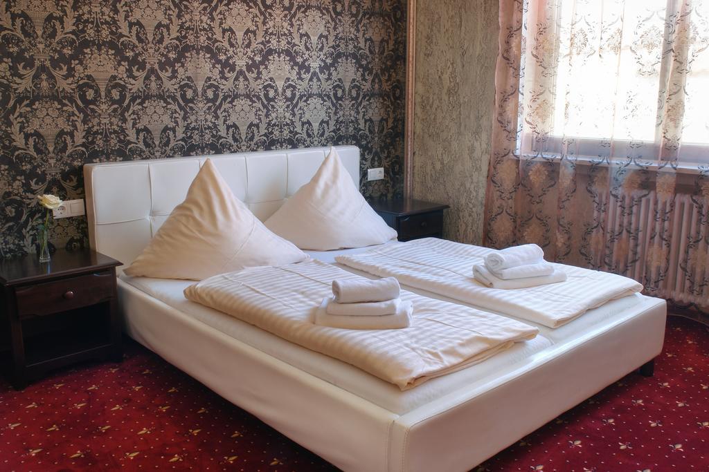 Hotel Krone Friesenheim  Habitación foto