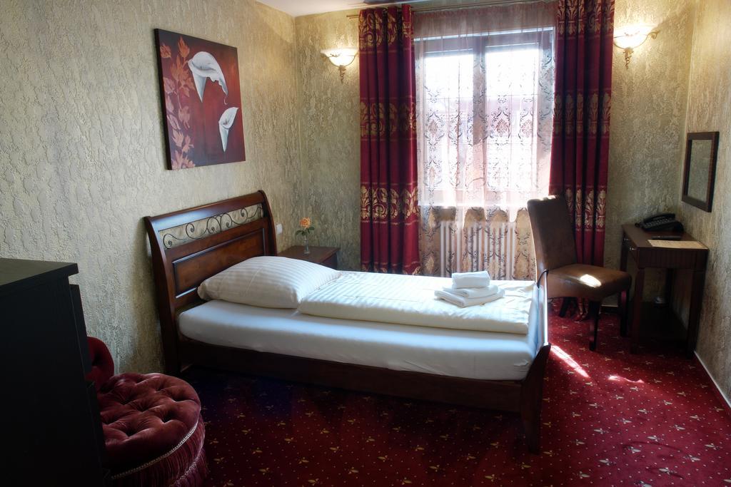 Hotel Krone Friesenheim  Habitación foto